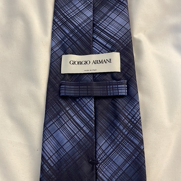 Giorgio Armani 100% Silk Tie - Picture 2 of 2